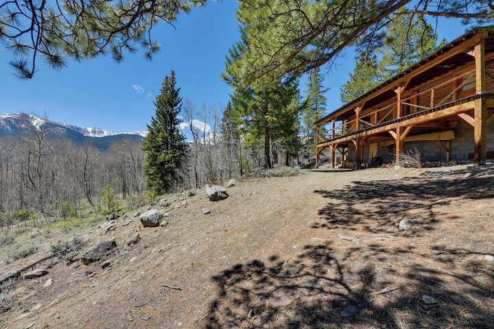 Idyllic Twin Lakes Escape w / Views of the Lakes