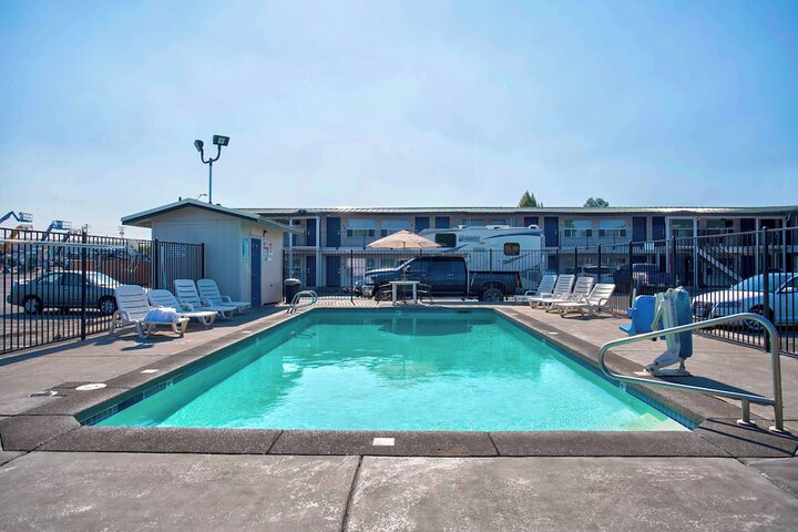Pool 4 of 34