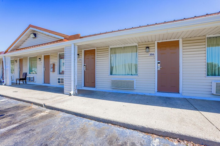 Cozy Garden Inn by OYO Hwy 40 Richmond