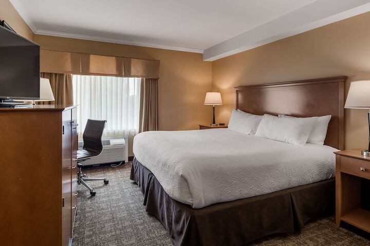 Best Western Plus Windjammer Inn & Conference Center