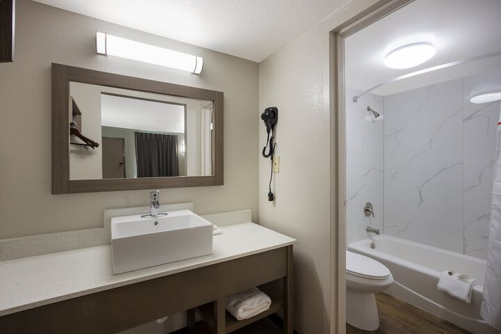 Room 21 of 34