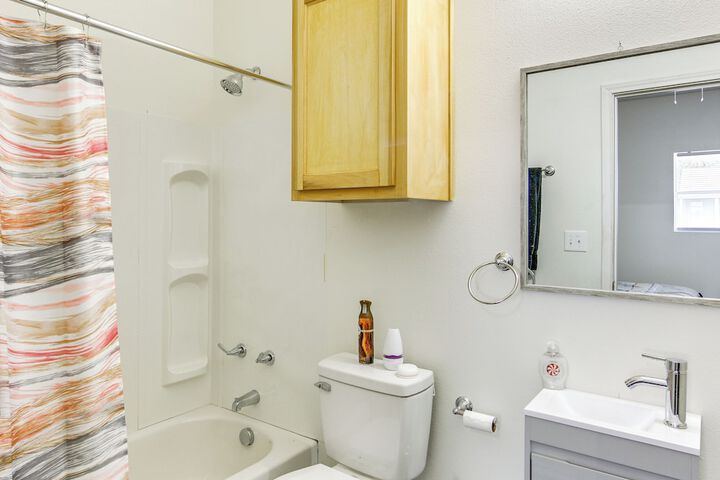 6 Mi to Nature Preserve: Apartment Near Lindale!