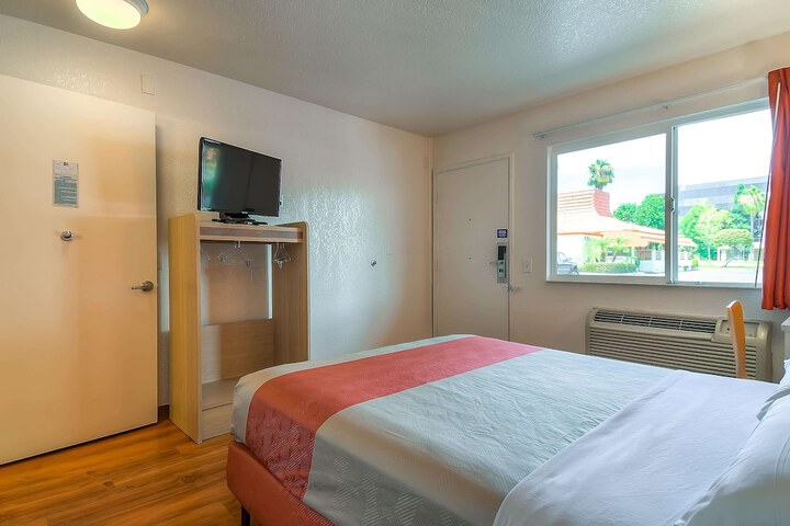 Motel 6 Westminster South - Long Beach
