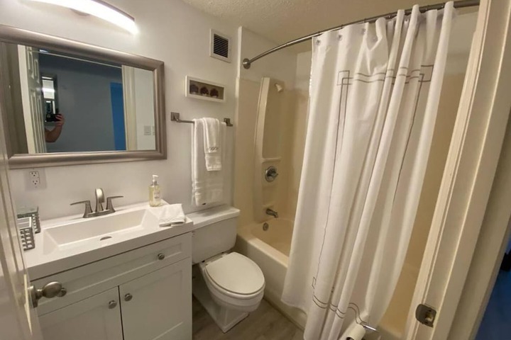 Uhost AI 2BR Condo Scenic Mountain Retreat