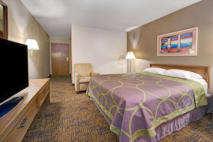 Super 8 by Wyndham Indianapolis / Emerson Ave