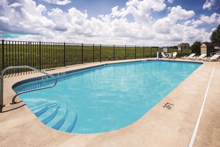 Pool 4 of 27