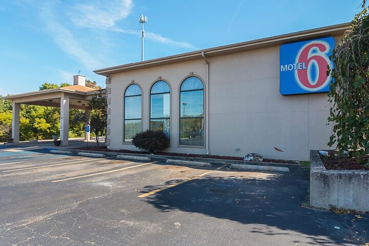 Motel 6 Hannibal MO