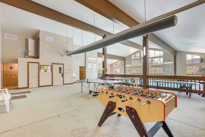 Picturesque Mt. Spokane Condo Near Skiing & Biking!