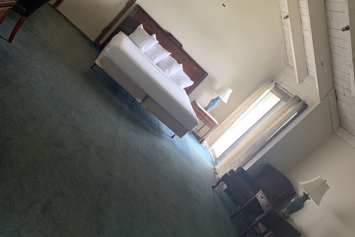 Room 23 of 54