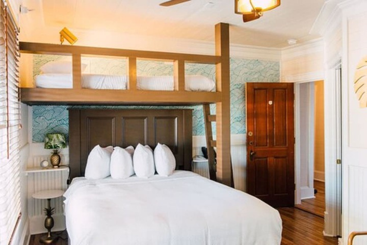 Room 32 of 53