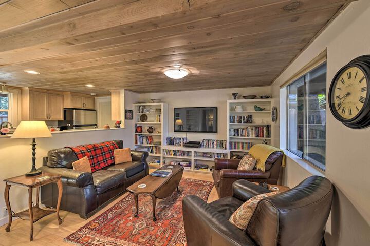 Peaceful Cottage w / Grill & Yard in Grass Valley!
