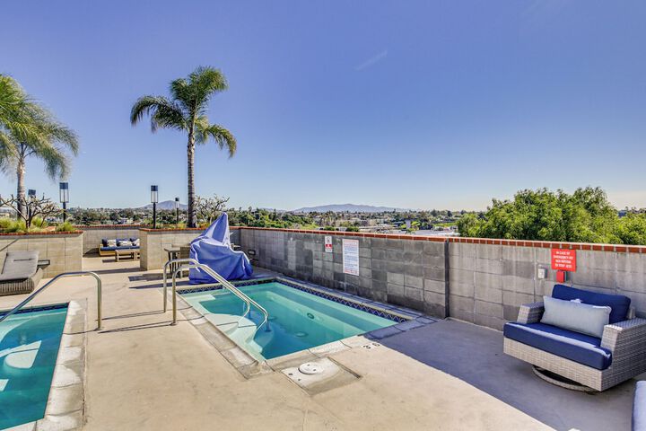 By Seaport Village & Navy Base! Chic Condo w / Pool