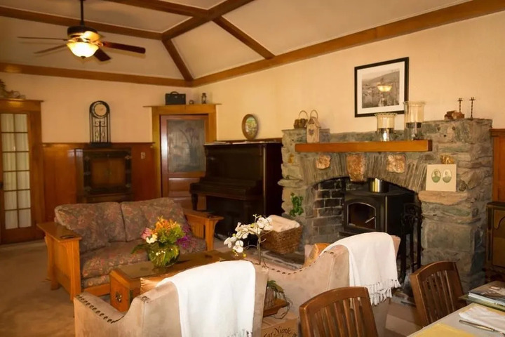 COOPER HOUSE BED & BREAKFAST INN