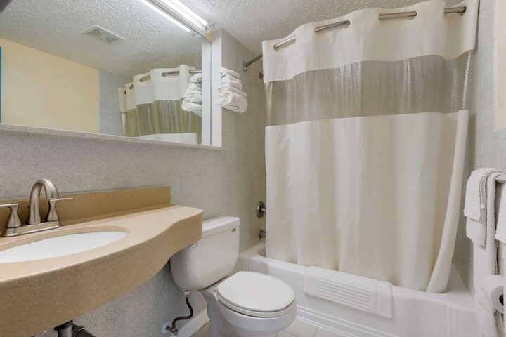 Room 32 of 58
