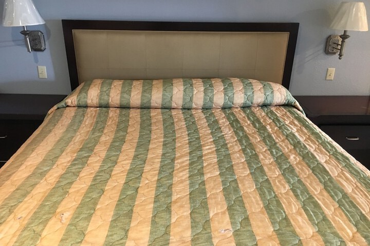 Bellflower Travel Inn