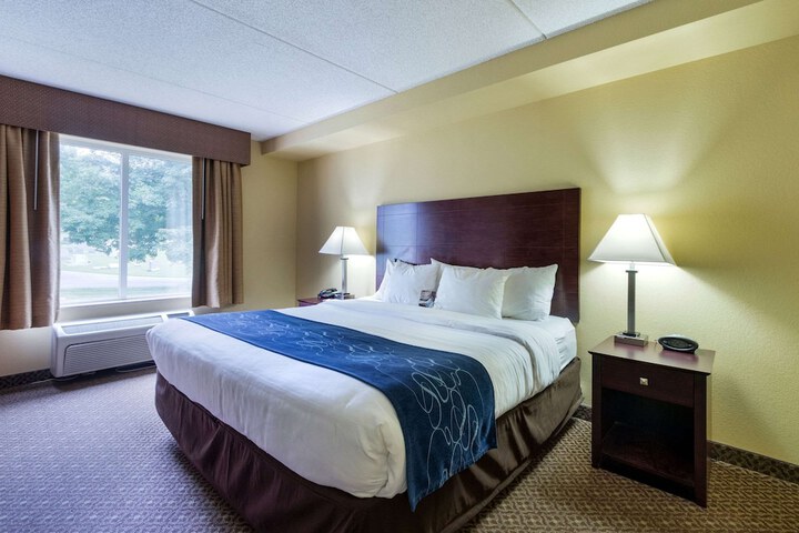 Room 32 of 48