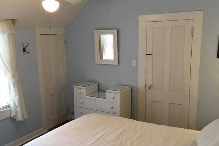 Room 11 of 38