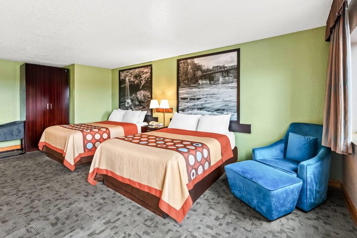Super 8 by Wyndham Uniontown PA
