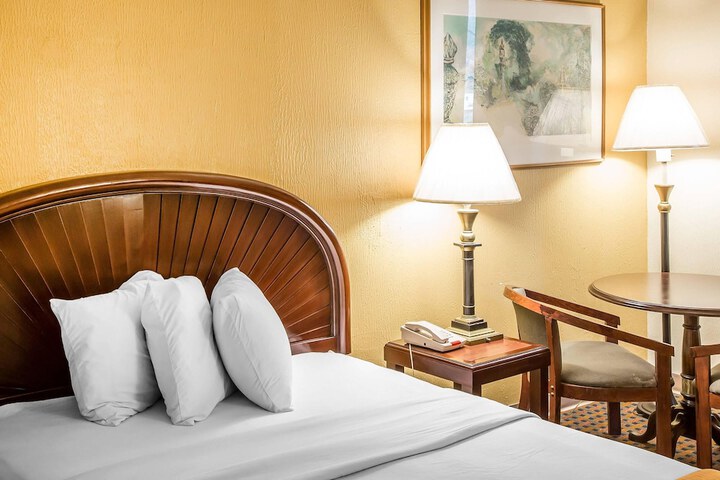 Rodeway Inn & Suites Carrollton