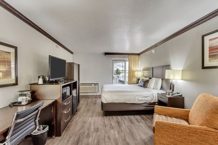 Room 18 of 103