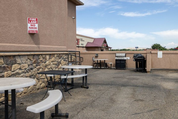 Blue Mountain Inn & Suites