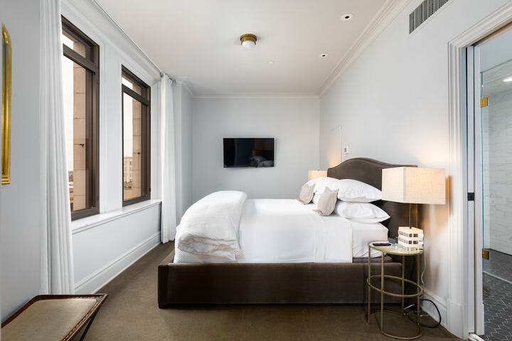Room 8 of 34