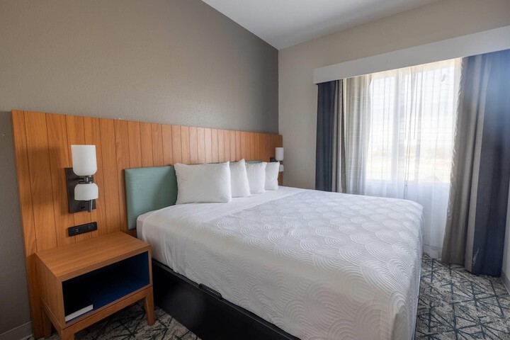 Country Inn & Suites by Radisson St. Petersburg - Clearwater, FL