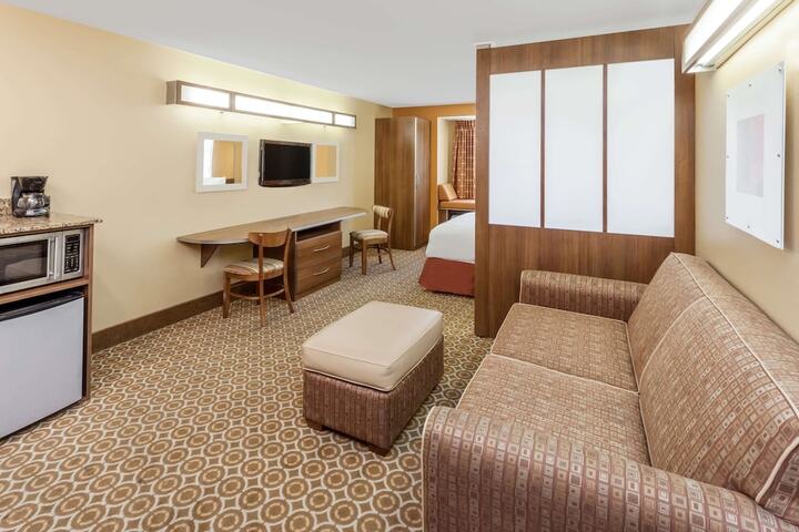 Room 6 of 15