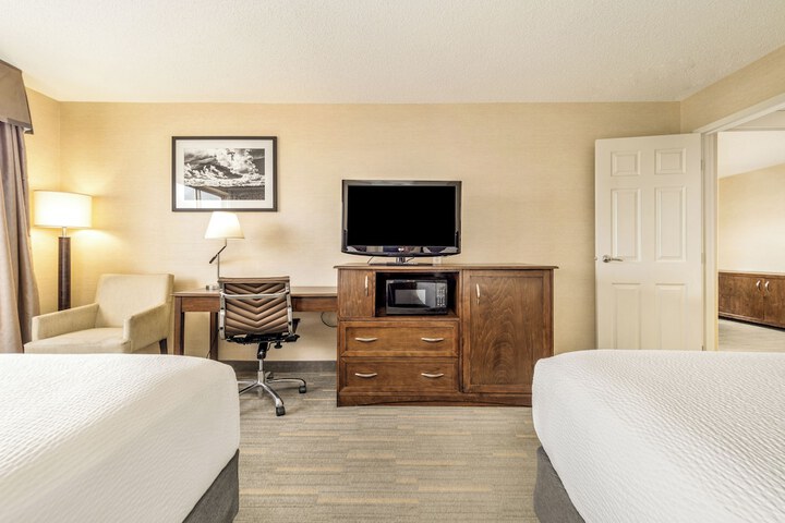 Room 107 of 200