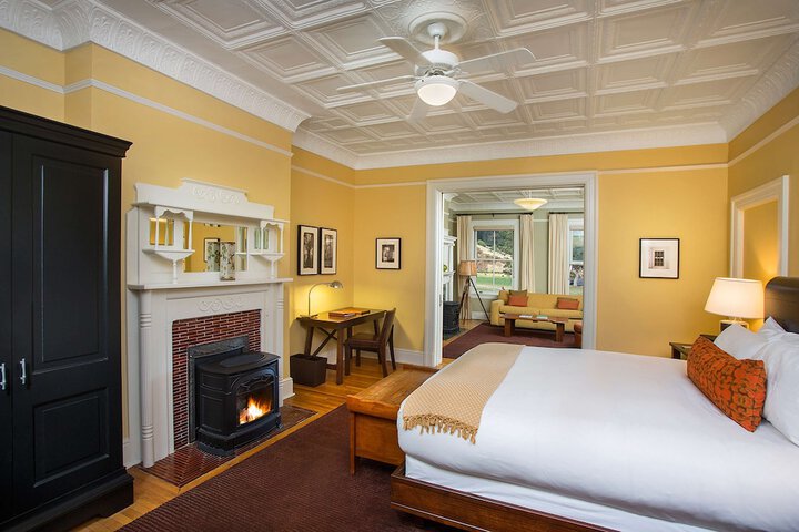 Room 43 of 83