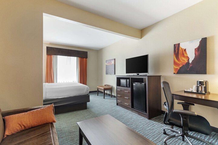 Room 8 of 32