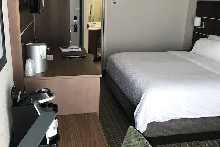 Room 28 of 47