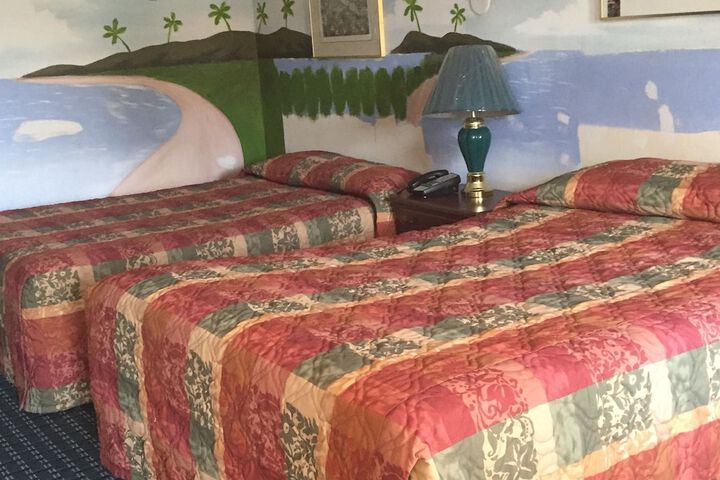 Room 4 of 28