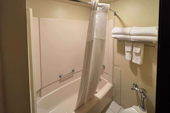 Room 12 of 18