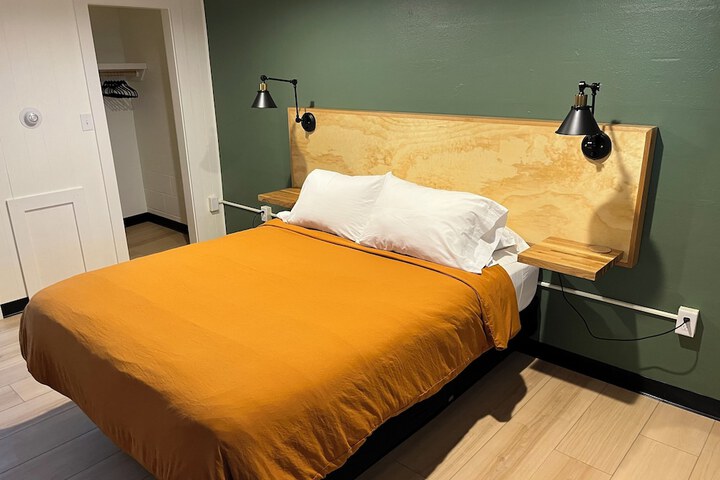 Happy Bear Motel