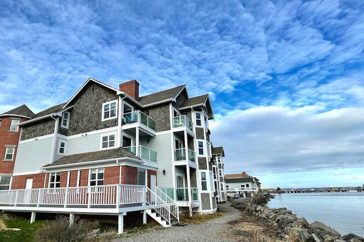 Tides Inn & Suites
