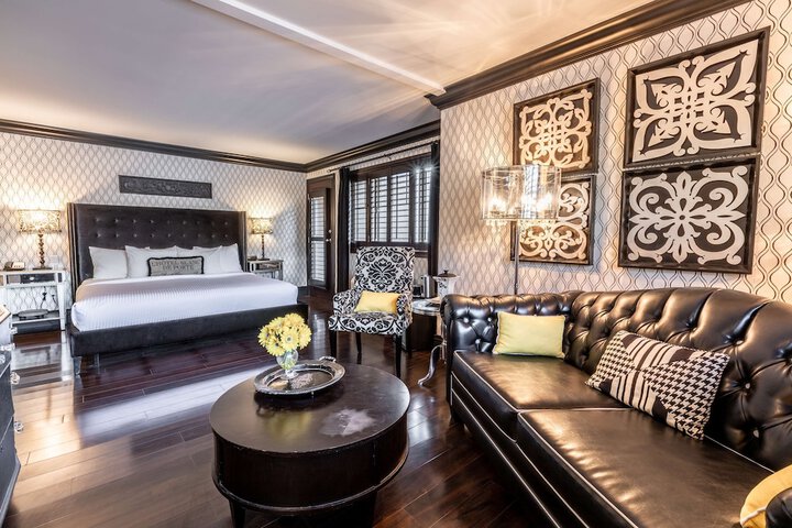 Room 73 of 158