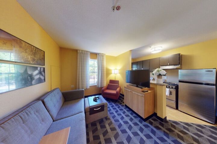 Room 7 of 16