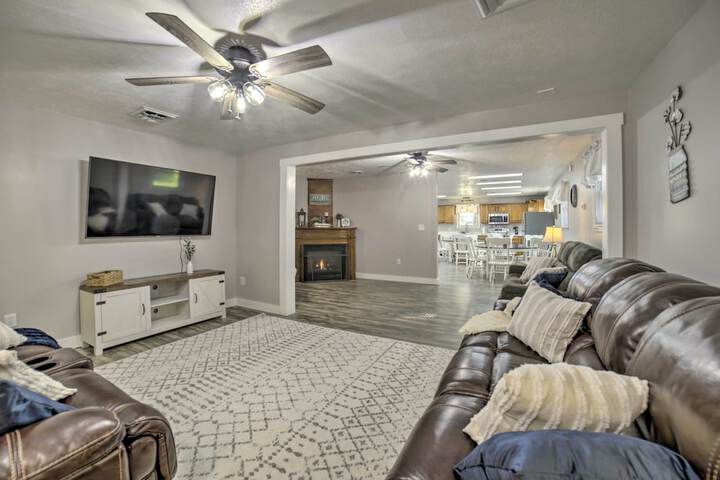 Near Mines & Meadows: Spacious Home w / Game Room