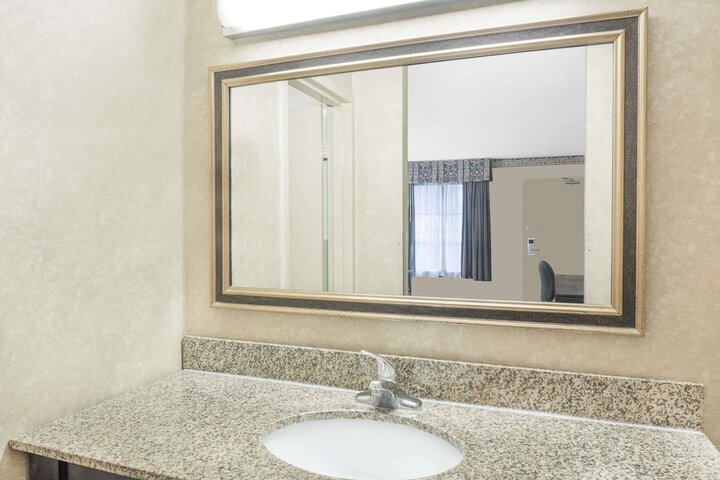 Room 4 of 13