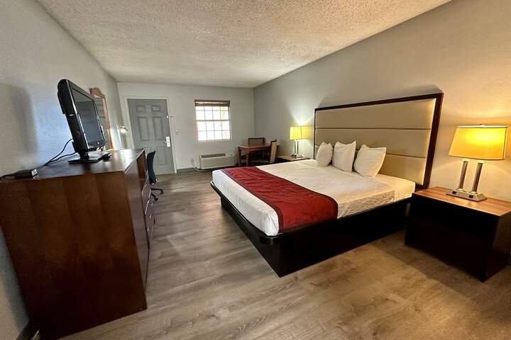 Room 6 of 9