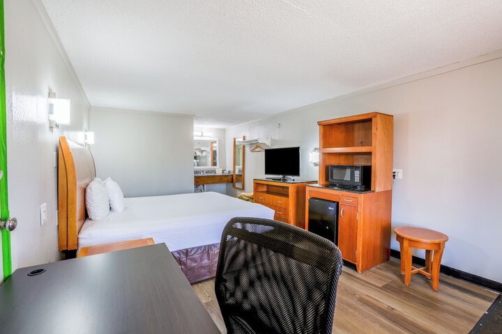 Cozy Garden Inn by OYO Hwy 40 Richmond