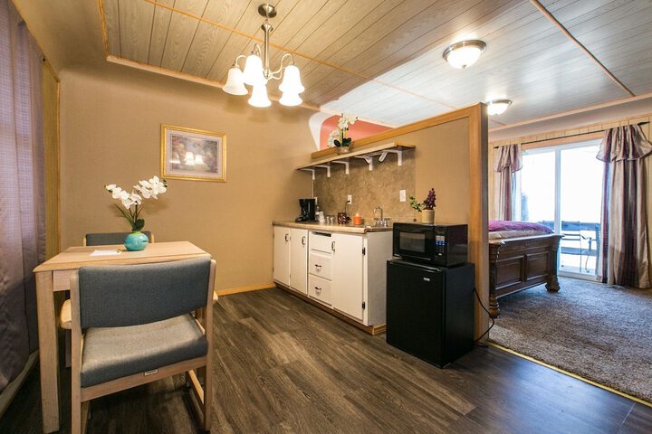 The Wisconsin Wood Inn