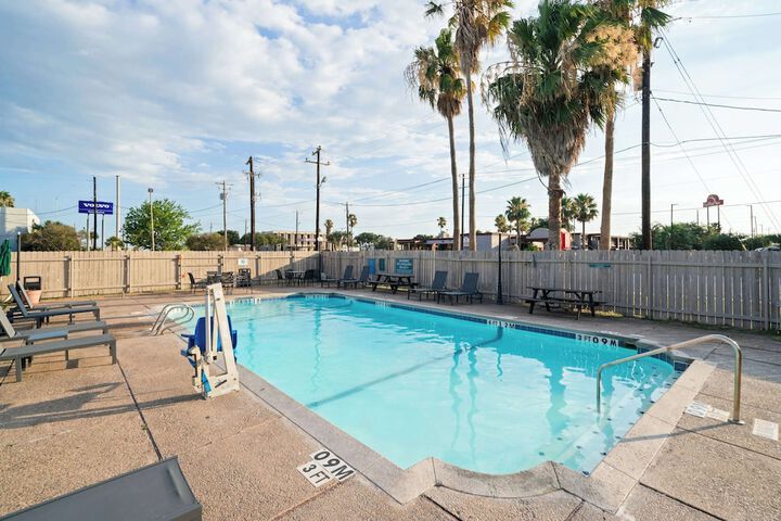 Pool 52 of 142