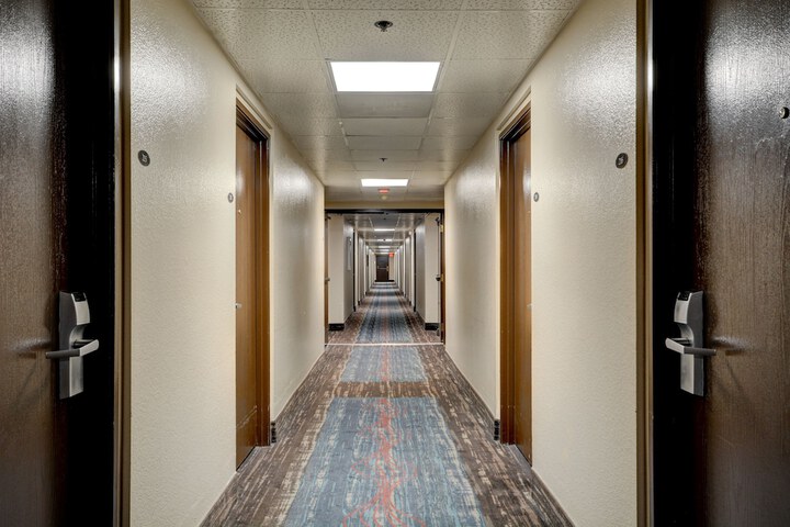 Ballroom/Hall 35 of 42