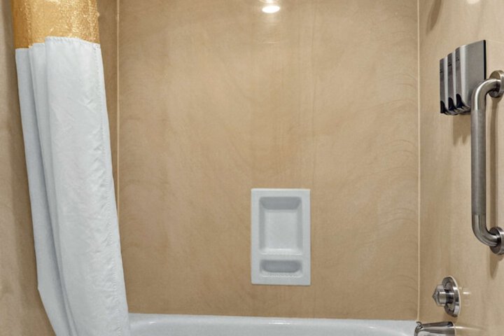 Room 11 of 25