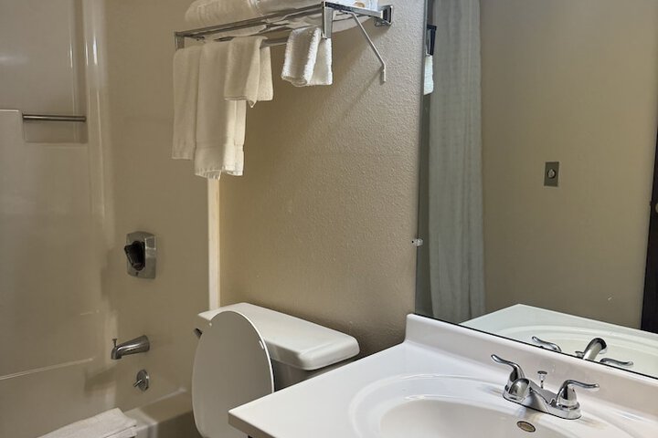 Room 10 of 16