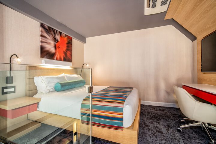 Room 17 of 35