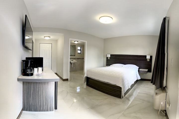Room 10 of 16