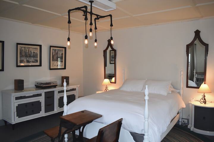 Room 13 of 20